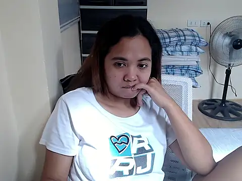 xTheLastVIRGINx online show from February 15, 2026, 6:32 am