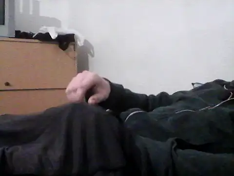 Snapshot of Manfuck95 chatting on November 17, 2025, 4:29 am Manfuck95 online show from November 17, 2025, 4:29 am