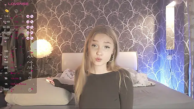 MiaMiaMeow online show from October 18, 2025, 11:55 am