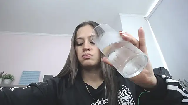 Snapshot of _juliana_rios chatting on November 8, 2025, 7:23 pm juliana rios online show from November 8, 2025, 7:23 pm