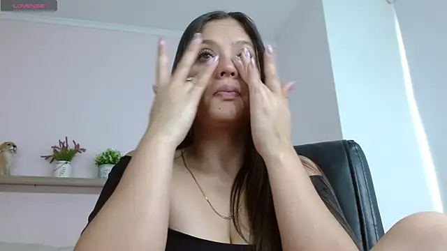  juliana rios online show from March 29, 2026, 6:52 pm