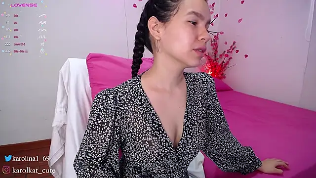 Karolina 1 online show from January 13, 2025, 2:21 pm