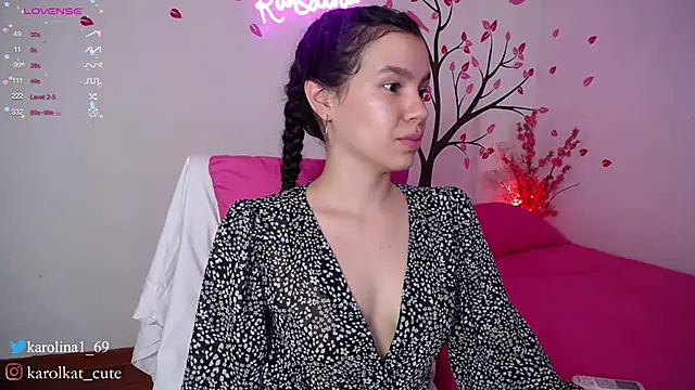 Karolina 1 online show from January 13, 2025, 7:21 pm