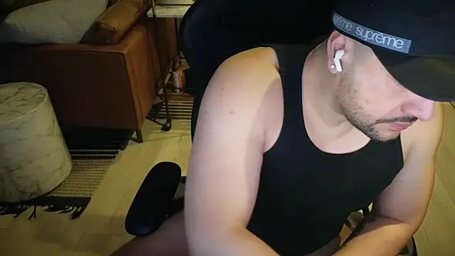 HungandThickLatin online show from February 1, 2026, 10:14 am