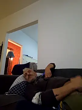 Snapshot of cuci45 chatting on November 18, 2025, 6:01 pm cuci45 online show from November 18, 2025, 6:01 pm