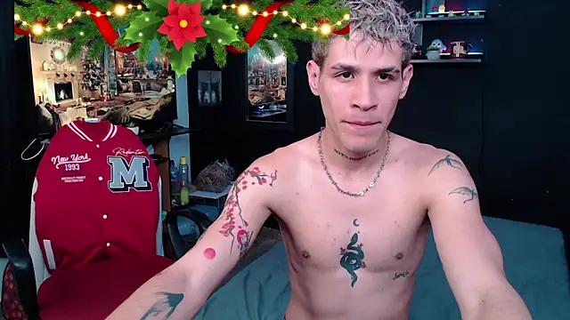 Snapshot of andybxby chatting on December 11, 2024, 10:16 pm andybxby online show from December 11, 2024, 10:16 pm