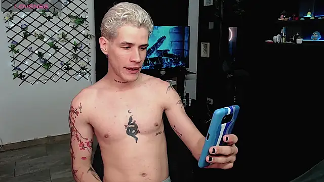 Snapshot of andybxby chatting on January 30, 2025, 8:42 pm andybxby online show from January 30, 2025, 8:42 pm