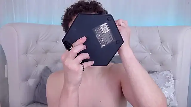 RobbyCharming online show from November 12, 2025, 3:40 am