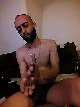 TuuMorenazo27 online show from April 22, 2026, 1:19 am