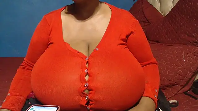 Snapshot of CUTEFIRMMELONSS chatting on May 4, 2026, 4:47 pm CUTEFIRMMELONSS online show from May 4, 2026, 4:47 pm