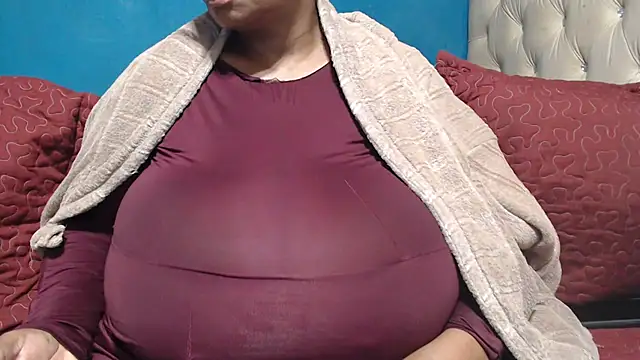 Snapshot of CUTEFIRMMELONSS chatting on May 24, 2026, 5:23 am CUTEFIRMMELONSS online show from May 24, 2026, 5:23 am