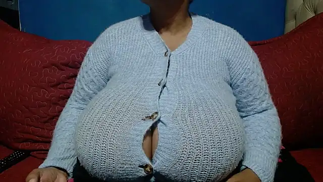 Snapshot of CUTEFIRMMELONSS chatting on May 27, 2026, 8:17 pm CUTEFIRMMELONSS online show from May 27, 2026, 8:17 pm