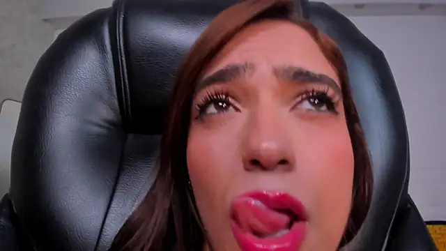 Snapshot of MariamRivera_ chatting on December 15, 2024, 10:07 am MariamRivera online show from December 15, 2024, 10:07 am