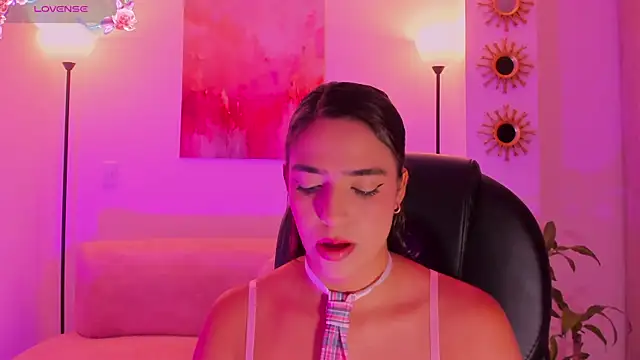 Snapshot of MariamRivera_ chatting on September 26, 2025, 11:31 pm MariamRivera online show from September 26, 2025, 11:31 pm