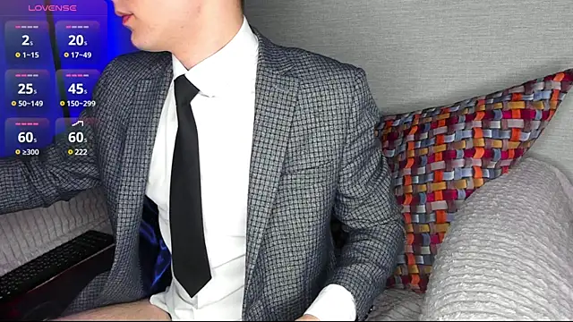 maxboy4 online show from December 30, 2024, 6:05 pm