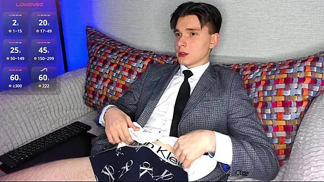 maxboy4 online show from January 3, 2025, 3:44 pm