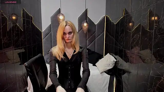 Snapshot of SaraSubtlety chatting on September 19, 2025, 1:34 pm SaraSubtlety online show from September 19, 2025, 1:34 pm