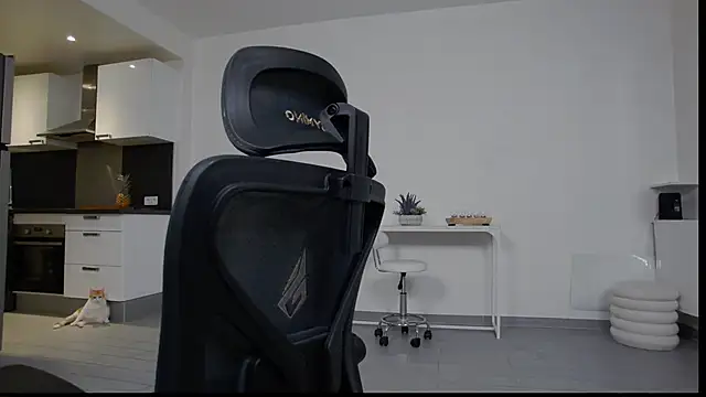 Bella Twine online show from February 24, 2026, 9:24 pm