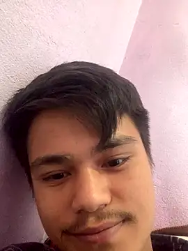 Hullax online show from October 31, 2025, 3:07 am