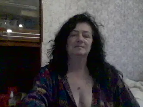 GypsiQueen2 online show from March 15, 2025, 3:06 pm
