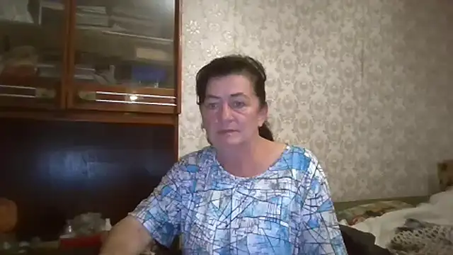 GypsiQueen2 online show from September 19, 2025, 6:52 pm