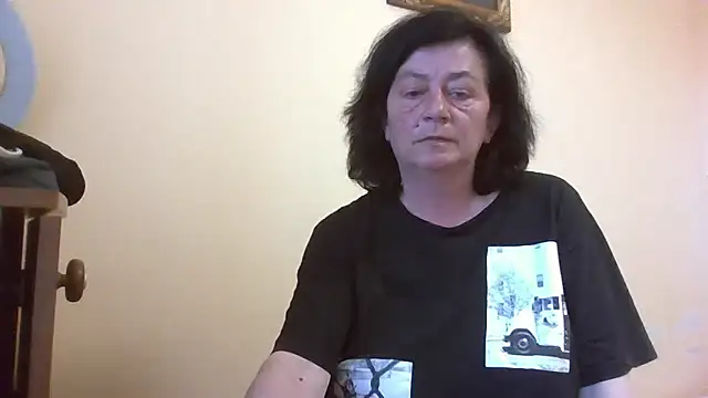 GypsiQueen2 online show from May 5, 2026, 5:21 pm