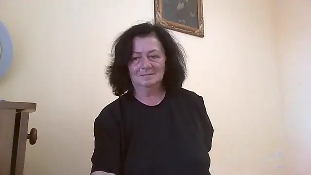 GypsiQueen2 online show from June 18, 2026, 5:17 pm