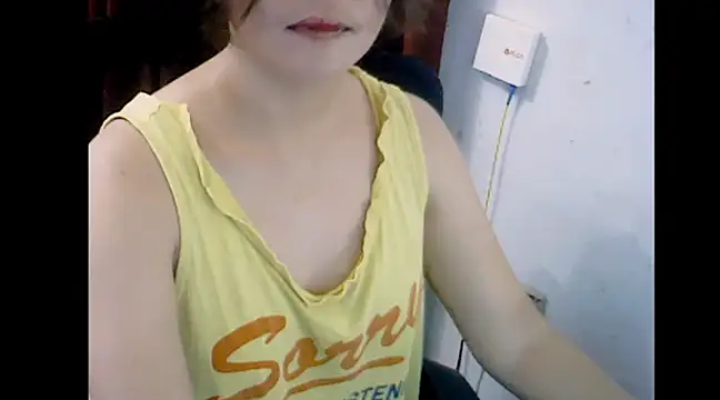 Snapshot of makemefallin chatting on December 10, 2024, 2:50 pm makemefallin online show from December 10, 2024, 2:50 pm