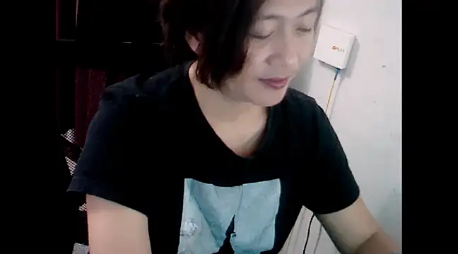 Snapshot of makemefallin chatting on December 19, 2024, 2:13 pm makemefallin online show from December 19, 2024, 2:13 pm