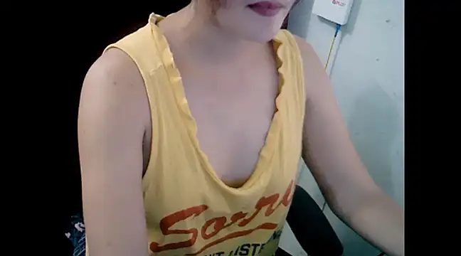 Snapshot of makemefallin chatting on January 21, 2025, 1:32 pm makemefallin online show from January 21, 2025, 1:32 pm