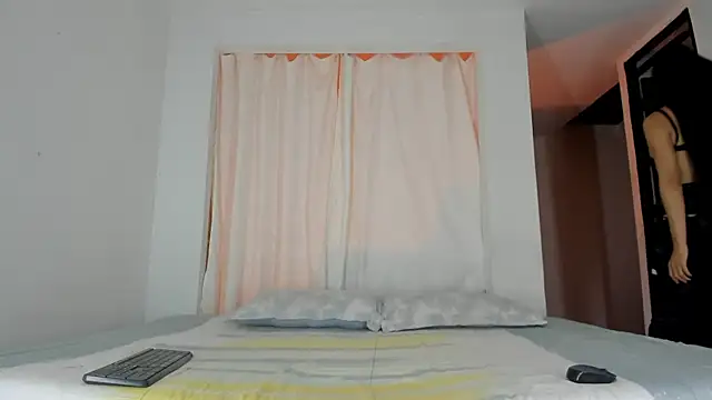 Fairycandyx online show from April 18, 2026, 8:40 am