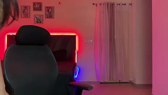 Hottie ishuu online show from April 15, 2026, 7:58 pm