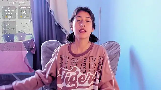 Snapshot of Scarlet_wd18 chatting on February 28, 2025, 9:44 pm Scarlet wd18 online show from February 28, 2025, 9:44 pm