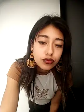 Snapshot of Scarlet_wd18 chatting on March 12, 2025, 7:38 pm Scarlet wd18 online show from March 12, 2025, 7:38 pm