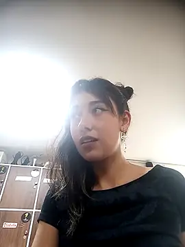 Snapshot of Scarlet_wd18 chatting on March 15, 2025, 8:32 pm Scarlet wd18 online show from March 15, 2025, 8:32 pm