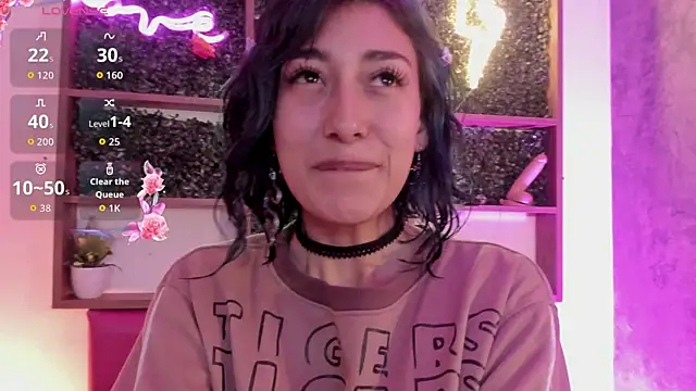 Snapshot of Scarlet_wd18 chatting on October 3, 2025, 5:04 am Scarlet wd18 online show from October 3, 2025, 5:04 am