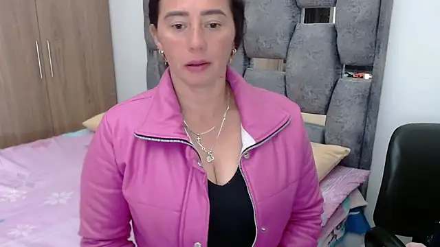 sara hott 1 online show from February 3, 2025, 8:03 pm