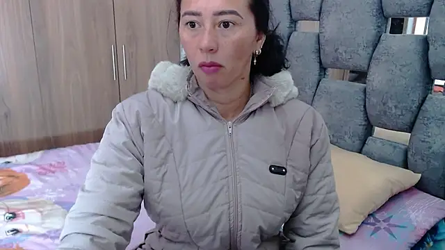 sara hott 1 online show from February 12, 2025, 12:33 pm