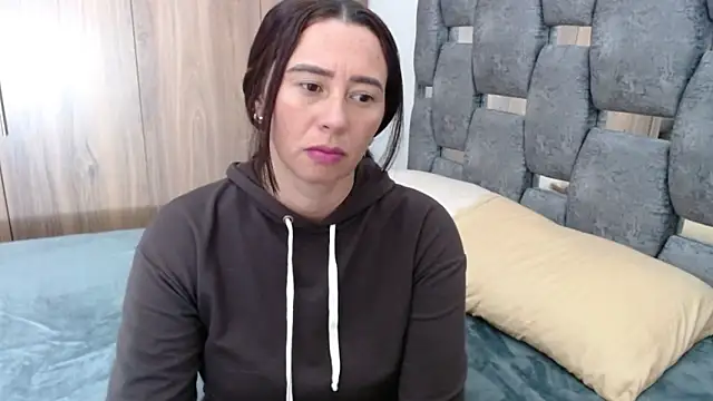 sara hott 1 online show from March 14, 2025, 6:50 pm