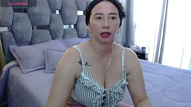 sara hott 1 online show from October 27, 2025, 2:54 pm