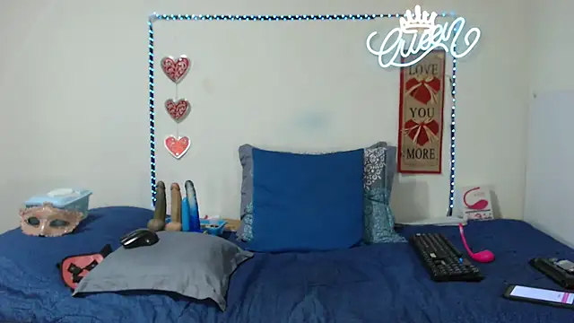 loquitaqueen011 online show from January 5, 2026, 8:12 pm