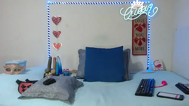 loquitaqueen011 online show from May 11, 2026, 6:27 pm