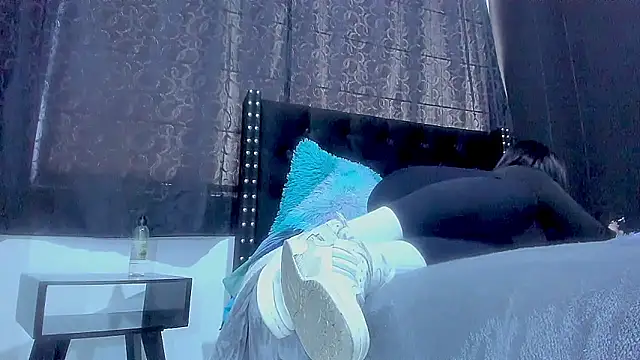 amareto queen online show from October 15, 2025, 4:29 pm