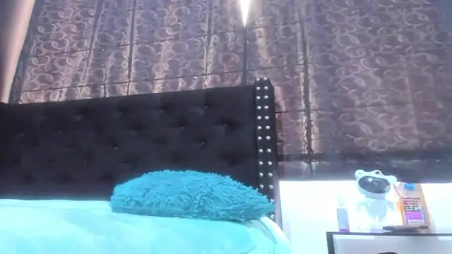 Snapshot of amareto_queen chatting on February 17, 2026, 6:36 pm amareto queen online show from February 17, 2026, 6:36 pm