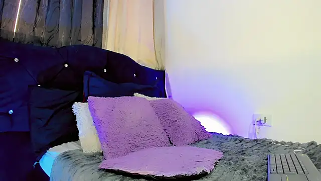 lesly xx online show from March 29, 2026, 9:37 pm