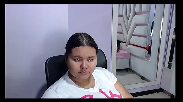 Snapshot of ValenTitis chatting on November 13, 2025, 8:19 pm ValenTitis online show from November 13, 2025, 8:19 pm