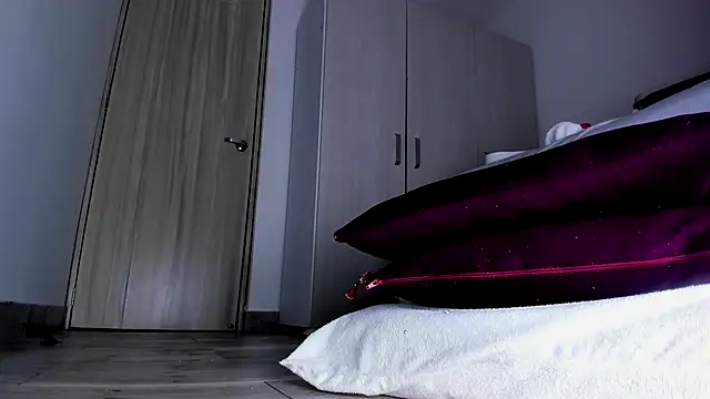 Skarleth69 online show from October 26, 2025, 3:45 am