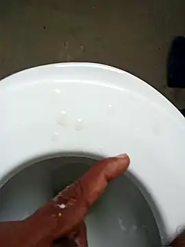 Snapshot of robinsan1010 chatting on March 10, 2025, 5:43 am robinsan1010 online show from March 10, 2025, 5:43 am