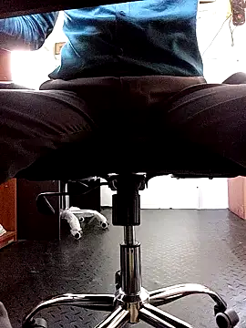 Snapshot of robinsan1010 chatting on March 20, 2025, 5:57 am robinsan1010 online show from March 20, 2025, 5:57 am