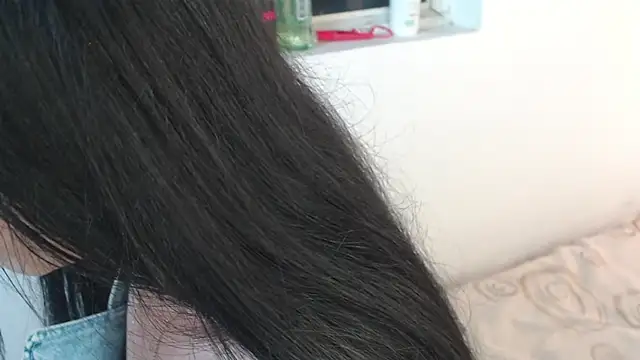 Snapshot of adriscute chatting on February 9, 2025, 3:11 am adriscute online show from February 9, 2025, 3:11 am